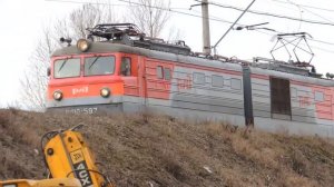 Поезда Электровоз ВЛ15 025 и Электровоз ВЛ10 597.