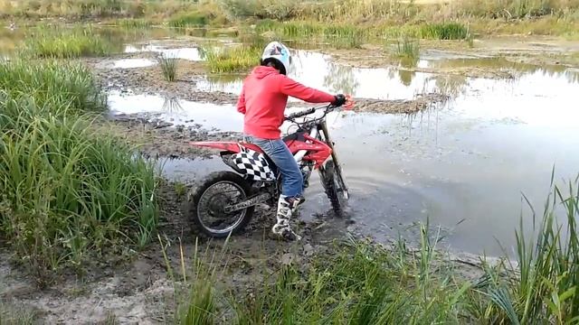 CRF450 YBR125 по грязи смотреть онлайн