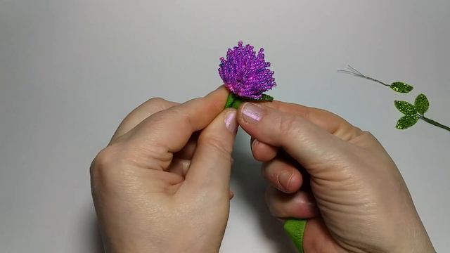 Бисероплетение.Цветы из бисера. Клевер полевой. 1/2 часть.Игольчатая техника плетения. Мастер класс смотреть онлайн