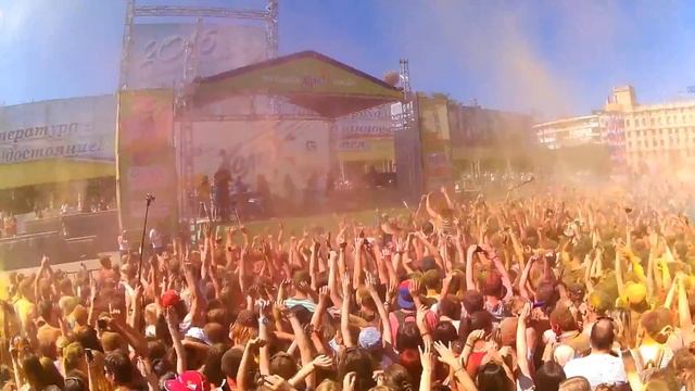 Яркое шоу в Волгограде. Фестиваль красок Холи в Волгограде. Зажигаем! смотреть онлайн