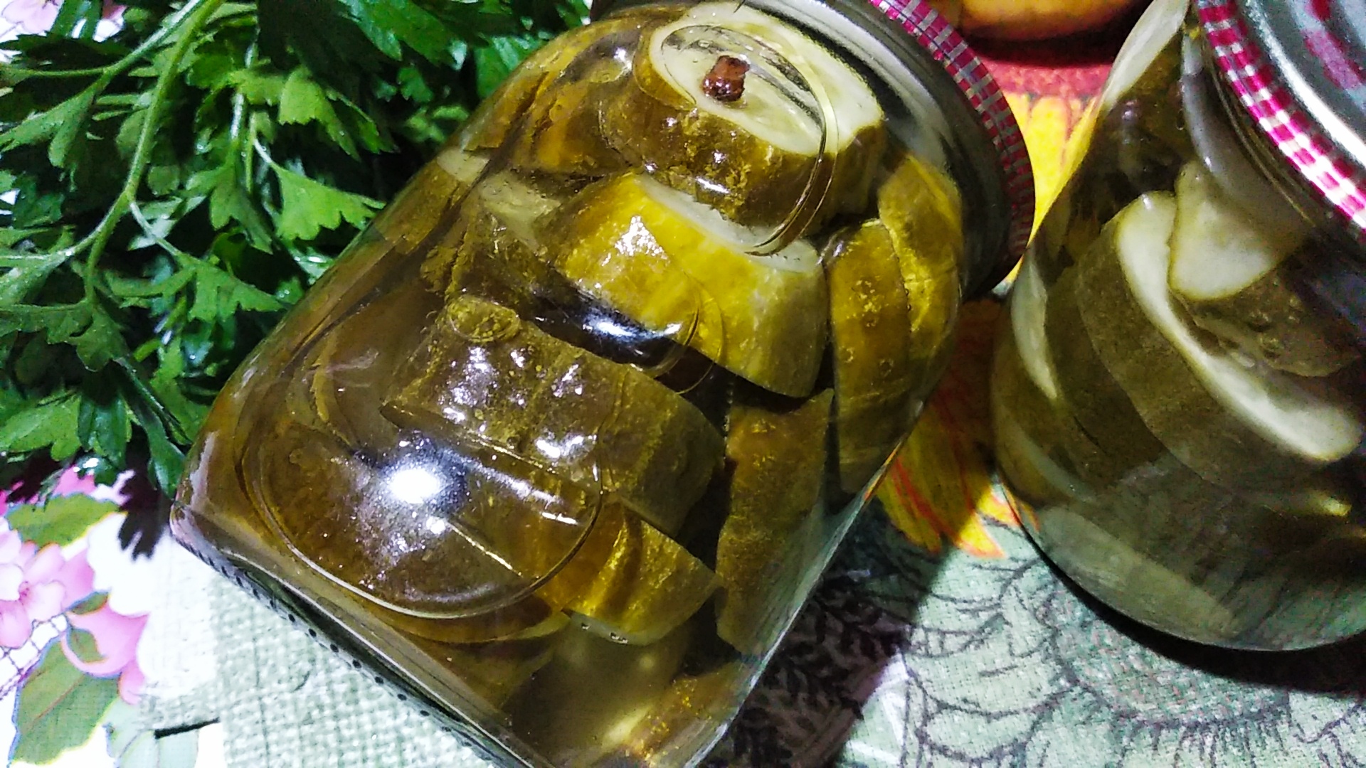 Закатываем вкусные МАРИНОВАННЫЕ ОГУРЦЫ с МАСЛОМ - гости просят рецепт. смотреть онлайн