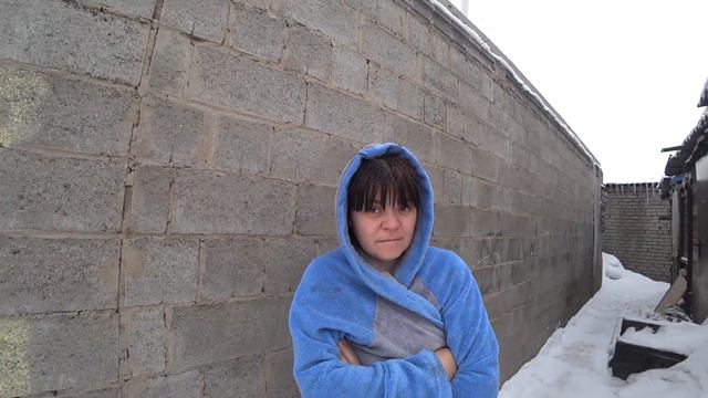 Мать с 4 детьми снова вернулась жить в вагончик смотреть онлайн