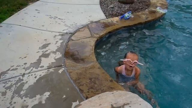 SLIME PRANK ON MY SISTER & DAD! ? Pool Slime Party смотреть онлайн