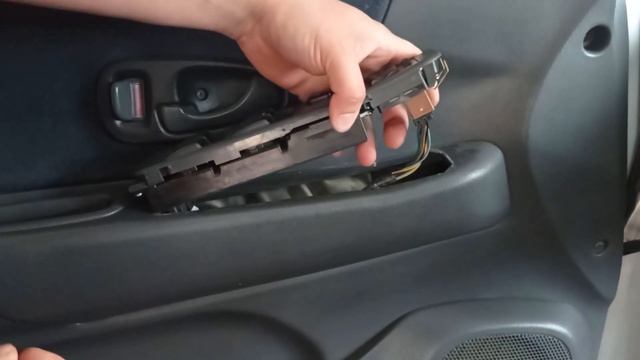 Как снять блок управления стеклоподъемниками Mitsubishi Pajero Sport 1 смотреть онлайн