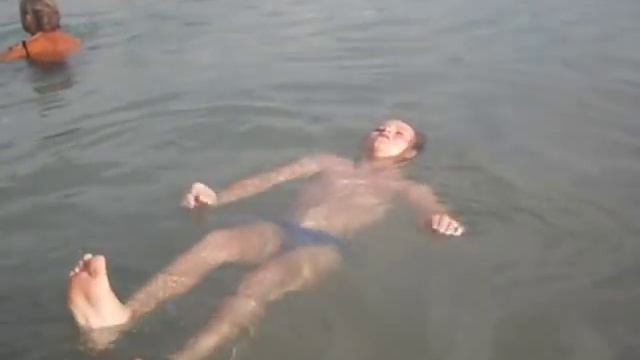 я научился лежать на воде часть 2 смотреть онлайн