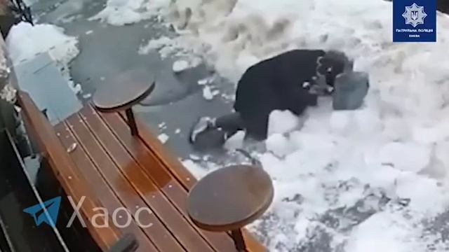 сасулька упала на женщину смотреть онлайн