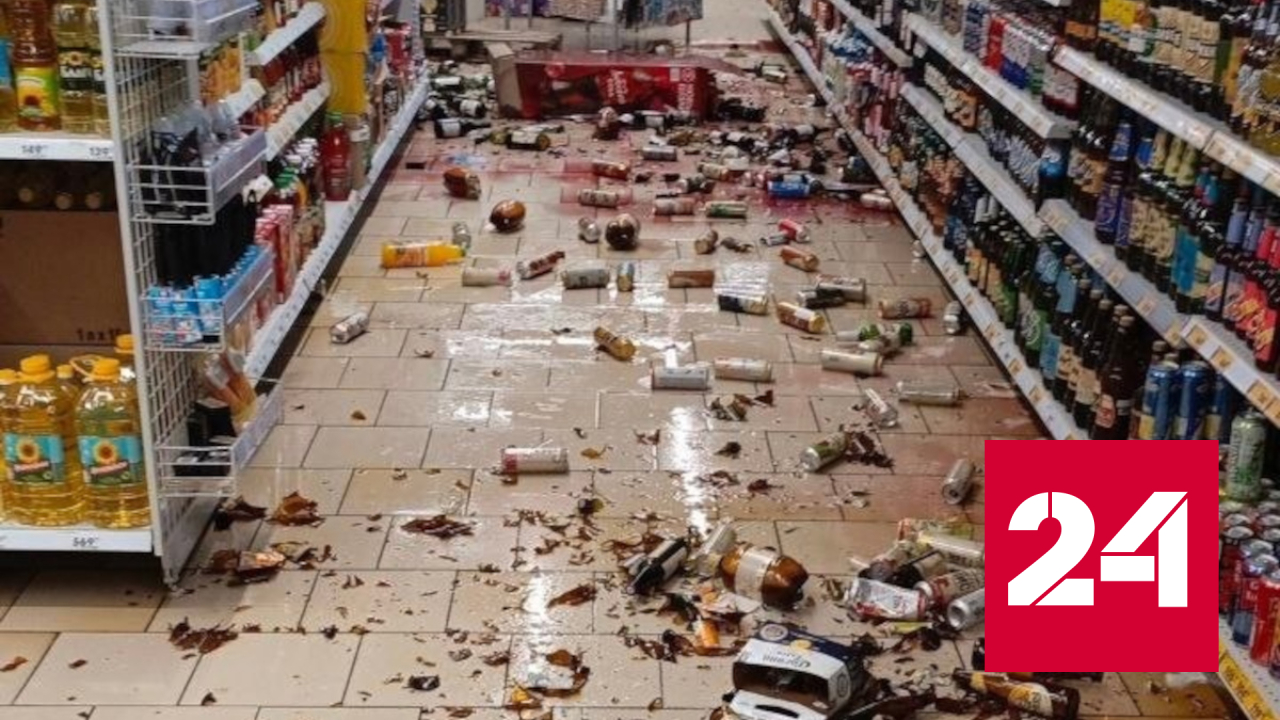 Очевидцы сняли два погрома, устроенных женщиной в пермском магазине - Россия 24 смотреть онлайн