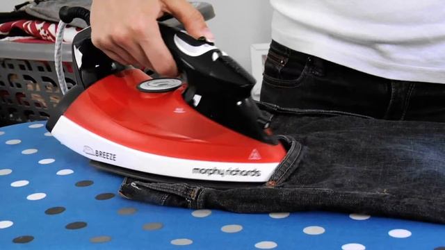 Morphy Richards - Breeze Steam Iron with Ceramic Soleplate (300203) смотреть онлайн