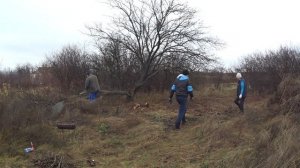 РАБОТАЕМ НА ДАЧЕ  .УБОРКА ТЕРРИТОРИИ.