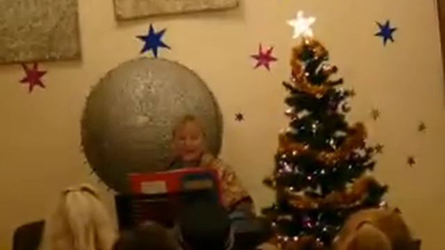 Музыкант Лариса Хмельницкая на выставке В. Васюкевича смотреть онлайн