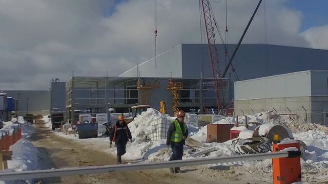 Монтаж сэндвич панелей с помощью подъемников Haulotte