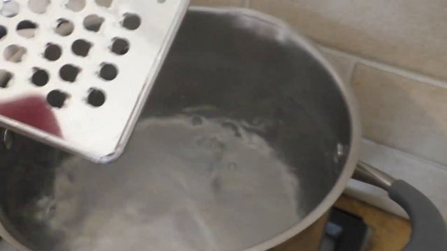 Соседка немка подсказала рецепт вкусного национального блюда / Тесто натираем на терке смотреть онлайн