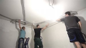 Монтаж двухуровневого потолка с подсветкой между уровнями