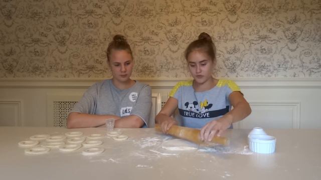 Cooking /пончики/ Lesya & Eva* смотреть онлайн