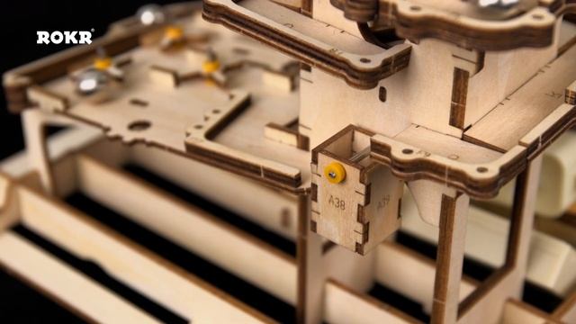 Динамический конструктор-серпантин с шариками Robotime Marble Climber Fortress смотреть онлайн