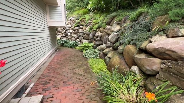 Hollyhock Cottage Garden Tour- - Mackinac Island - Grand Garden Show смотреть онлайн