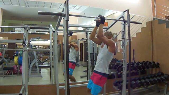 Подтягивания на спину, спаренная ручка смотреть онлайн