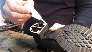 Ремонт обуви.Приклеить набойку, как?