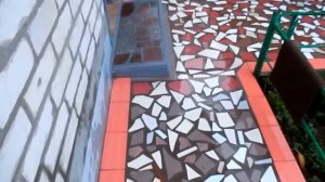 Тротуар из битой плитки