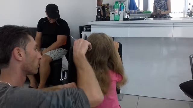 Первая стрижка Дианы смотреть онлайн