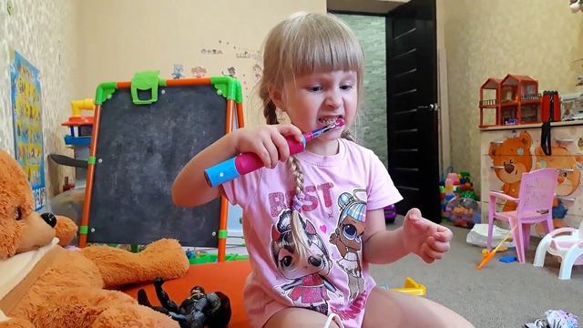 Электрическая зубная щетка Холодное сердце Герои Эльза и Анна девочки Малыши игры игрушки Девочки смотреть онлайн