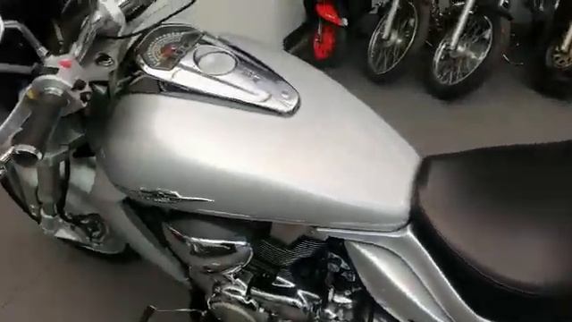 Suzuki Boulevard M109R modelo 2006 смотреть онлайн