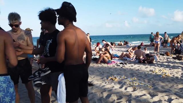 4K Fort Lauderdale Beach Spring Break 2022 Beach Party Walk смотреть онлайн