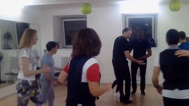 Rueda de casino на уроке сальсы с Чино - "Yo La Tuve" смотреть онлайн