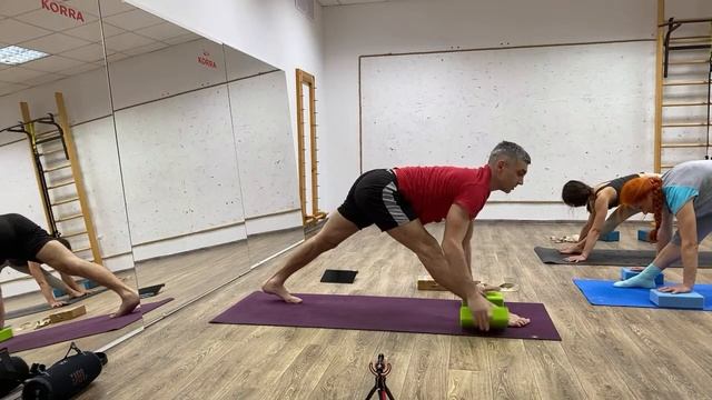 Йога дома! Текучая ВИНЬЯСА ФЛОУ с блоком силовых асан СИЛА И ГИБКОСТЬ блок ПРАНАЯМ - МУРЧХА задержк смотреть онлайн