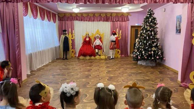 Новогодний бал. Группа 5 смотреть онлайн