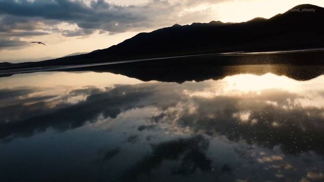 Озеро Тузколь. Пик Хан Тенгри. Алматы. Казахстан смотреть онлайн