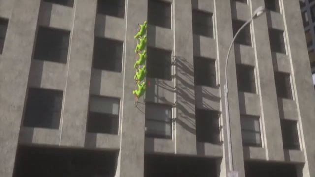 The big bike tandem in the big city and crazy green bikers смотреть онлайн