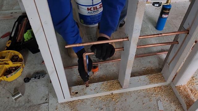 Apprentice Plumber Shows You How To Water Pipe! смотреть онлайн