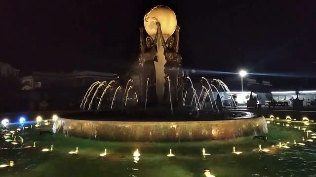 Светомузыкальный фонтан на Имеретинской набережной в Адлере. Красивая музыка. смотреть онлайн