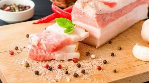 С этим сталкивался каждый: Вот как без особых усилий передвинуть тяжелый шкаф