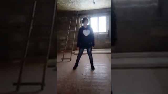 Танец под песню эё мис кис кис давай верх давай вниз смотреть онлайн