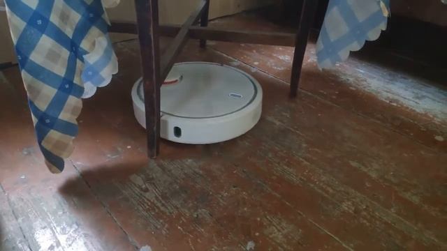 Тестирование робота-пылесоса XiaoMi на даче. смотреть онлайн