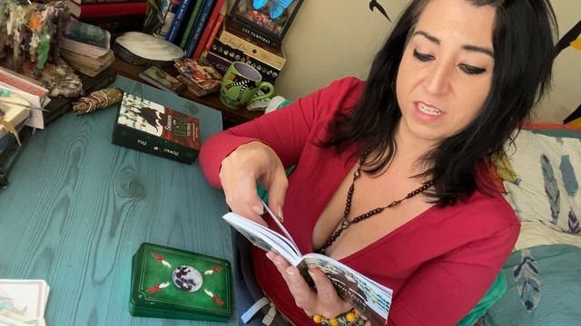 ? UNBOXING & REVIEW - Seasons of the Witch Yule Oracle (Full deck flip through) (5/5 ??’s) смотреть онлайн