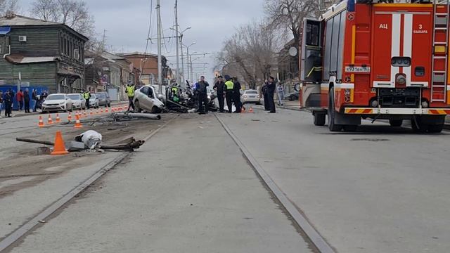 Фольксваген делимобиль разорвало на части об столб на улице Фрунзе в Самаре смотреть онлайн