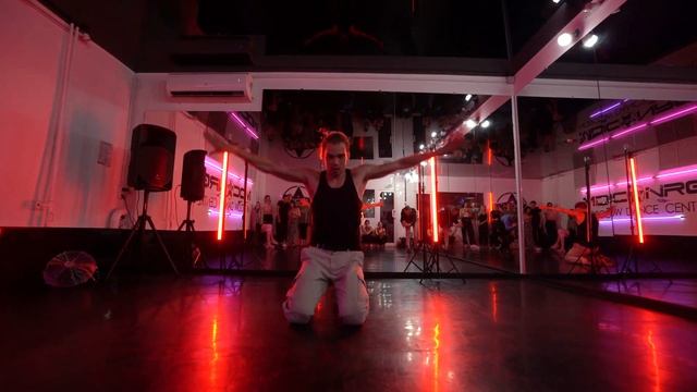 Майк // VOGUE (Новокузнецкая) смотреть онлайн