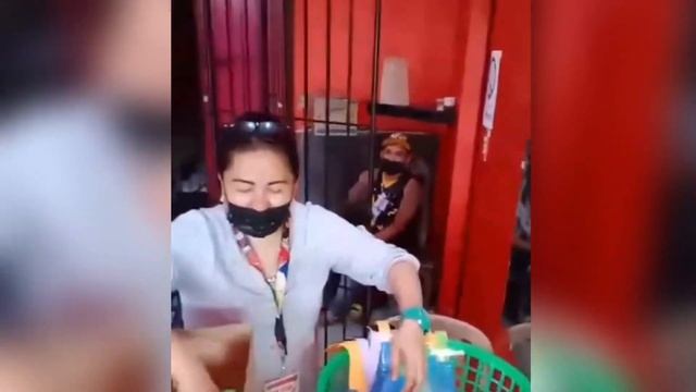 DIY FACE SHIELD MAKING | Paano ba gumawa ng Frontliners face shield Super Easy lang | Day 17 смотреть онлайн