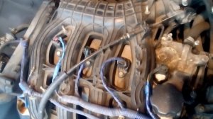 16 двигатель троит, заливает свечи