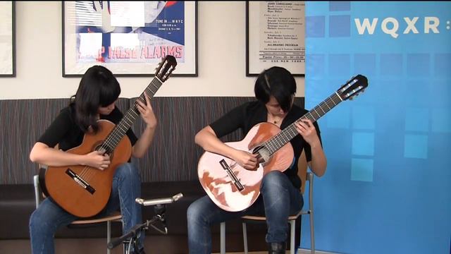 Beijing Guitar Duo Plays Crab Walk from Maracaipe смотреть онлайн
