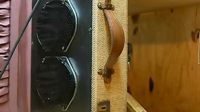 TWEED SUITCASE AMP смотреть онлайн
