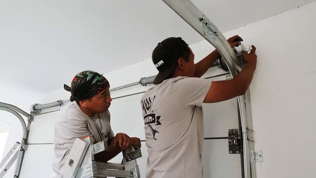 Видео отчет из обучения по теории и монтажу секционных ворот "Alutech" смотреть онлайн