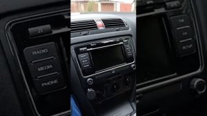 Шкода Октавия А5, кондиционер и магнитола (видео ни о чем)