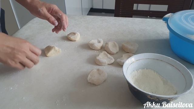 Как приготовить чебуреки | Akku Baiseitova смотреть онлайн