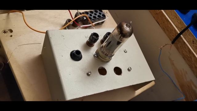 ФМ передатчик на одной лампе смотреть онлайн