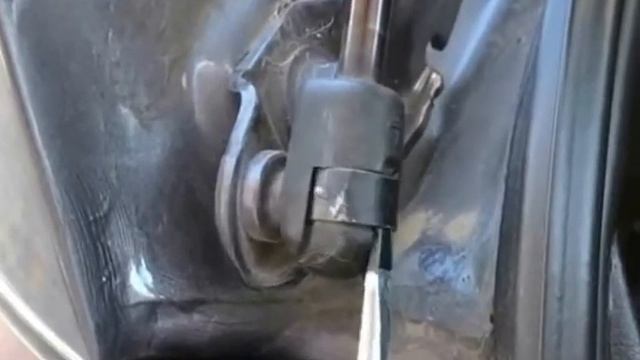 Cómo instalar amortiguadores de baúl, portaequipaje, maletero, cajuela o portalón смотреть онлайн