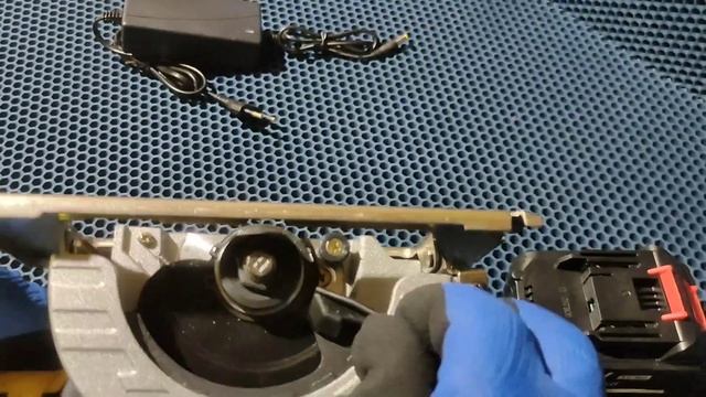 Мини циркулярная пила на АКБ . смотреть онлайн